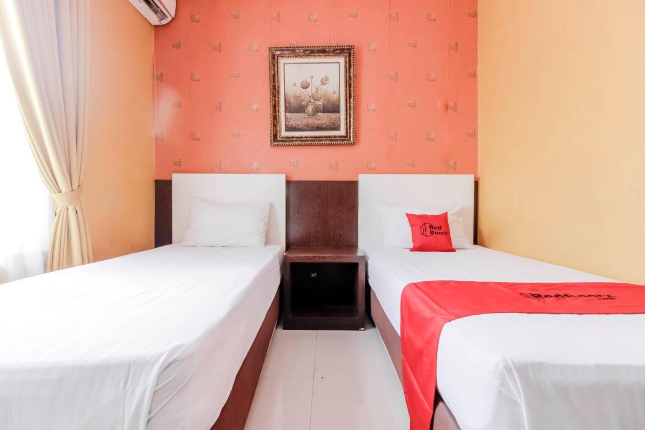 Reddoorz At La Mega Near Pasar Pagi Cirebon Hotel Eksteriør billede